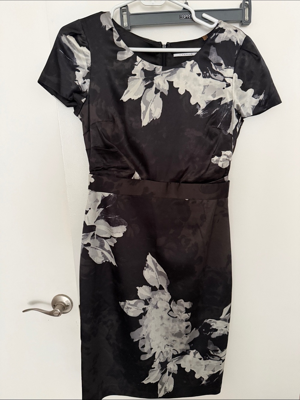 T Tahari Black and White Floral Sheath Midi Dress